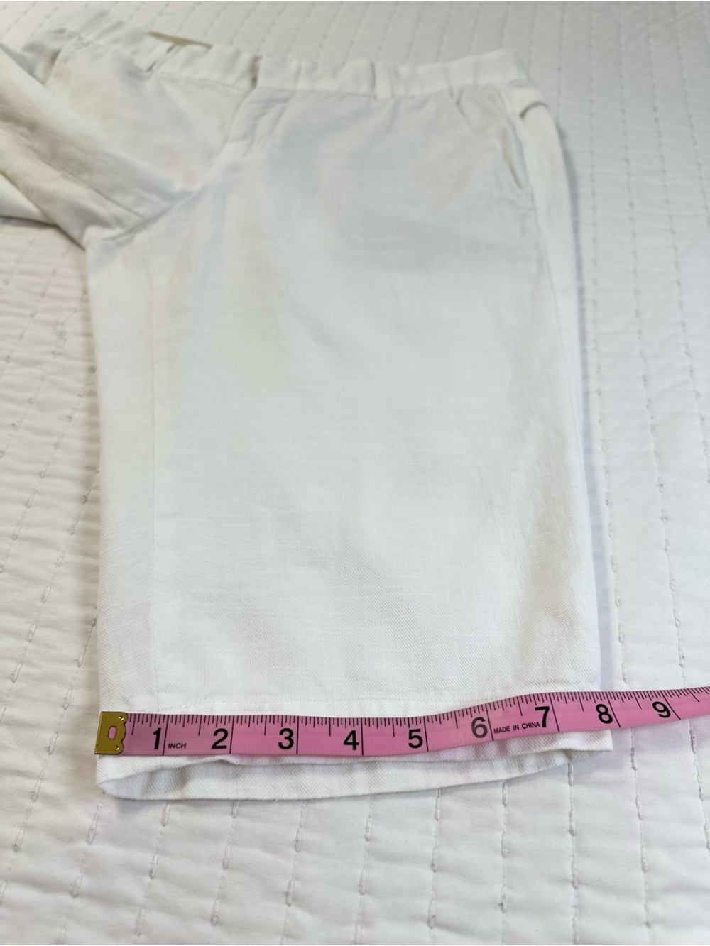 Vince Bermuda Shorts
Women's Size 6 White Cotton/Linen Stretch Flat Front Chino - Picture 6 of 13